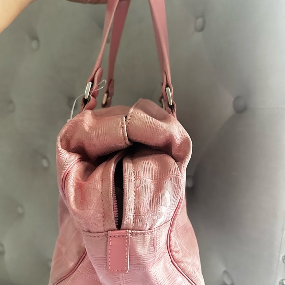 Chanel travel line handbag - Picture 3 of 11